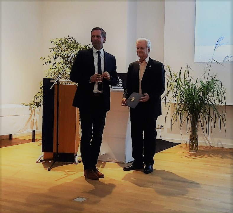 Verleihung des Bundesverdienstkreuzes an Holger Wesemüller am 12.09.22 in Wilhelmshaven durch Olaf Lies
